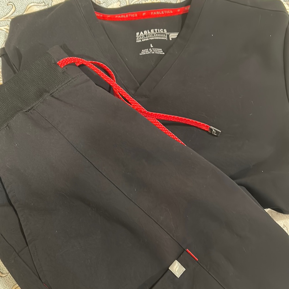 Fabletics scrub set